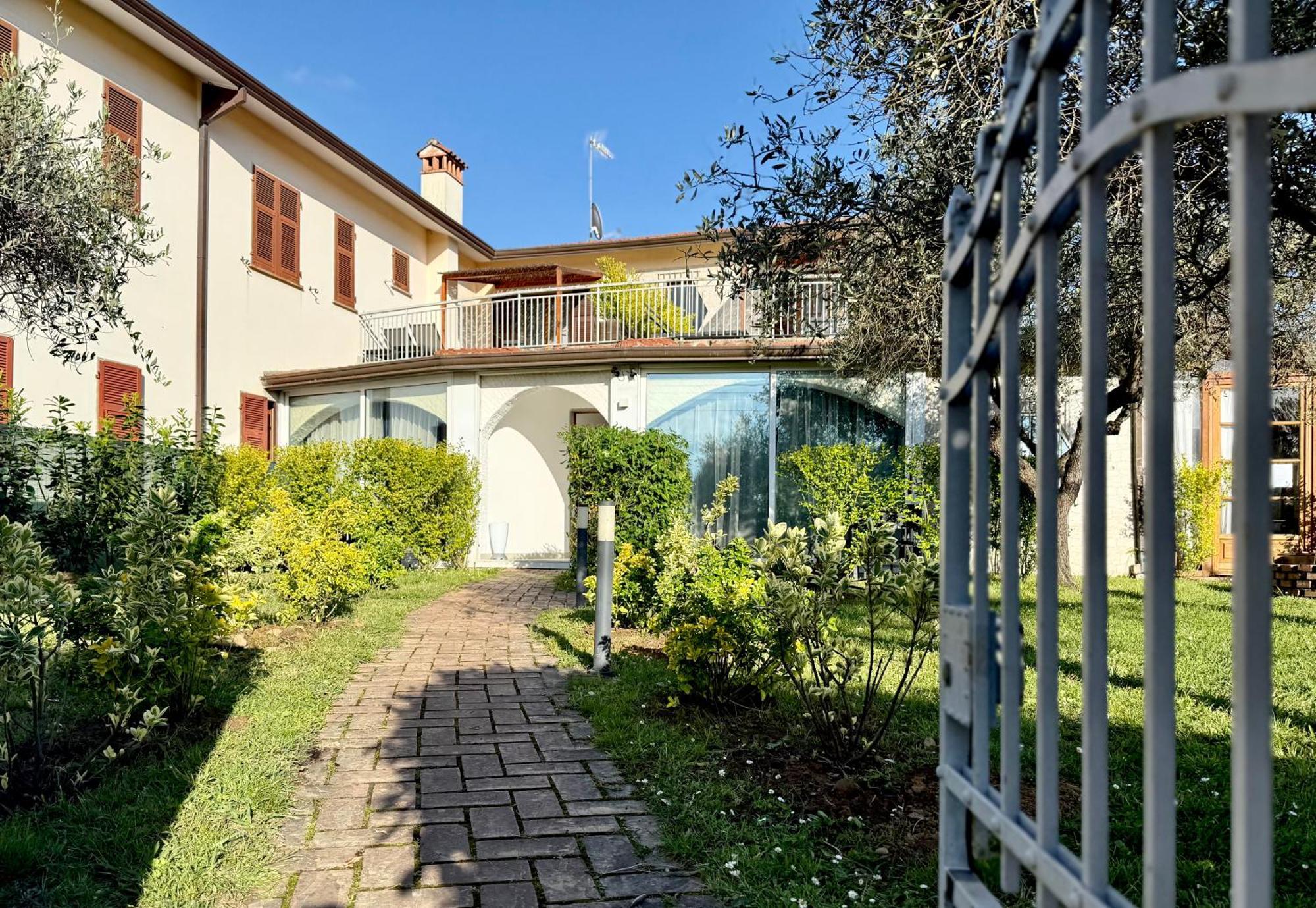 Aparthotel Abitatt Fosdinovo Exterior foto